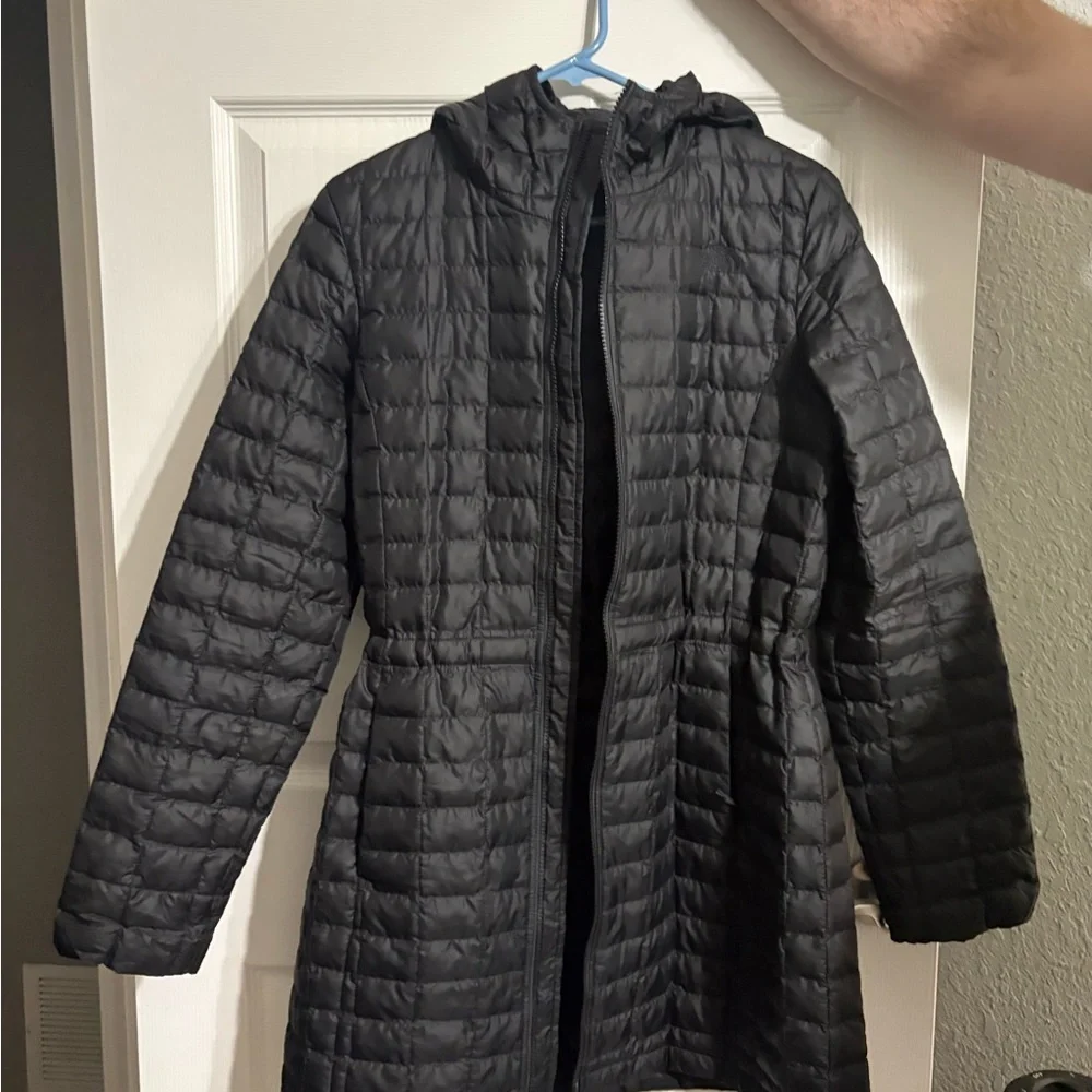 Women's The North Face Thermoball
Hooded Parka - Picture 2 of 5